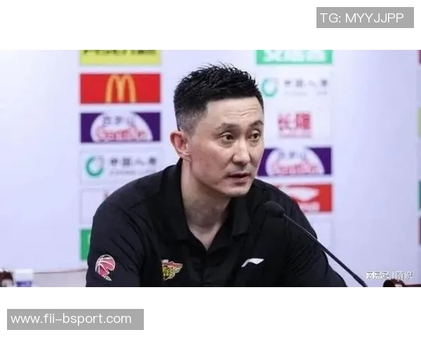 韩德君因伤缺席训练杜锋：怕他感染让他调整一下